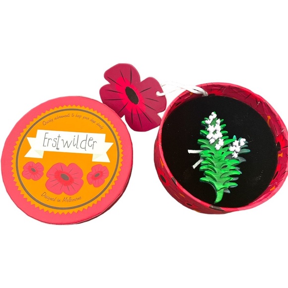 Erstwilder’s mini L”Leets not Forget” brooch. New in box - Picture 2 of 6